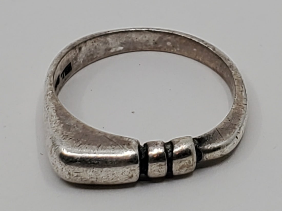 Modernist Sterling Silver Ring: Sterling Silver Ring, Marked inside 925 TG Size : 9 Weight: 4,3 g