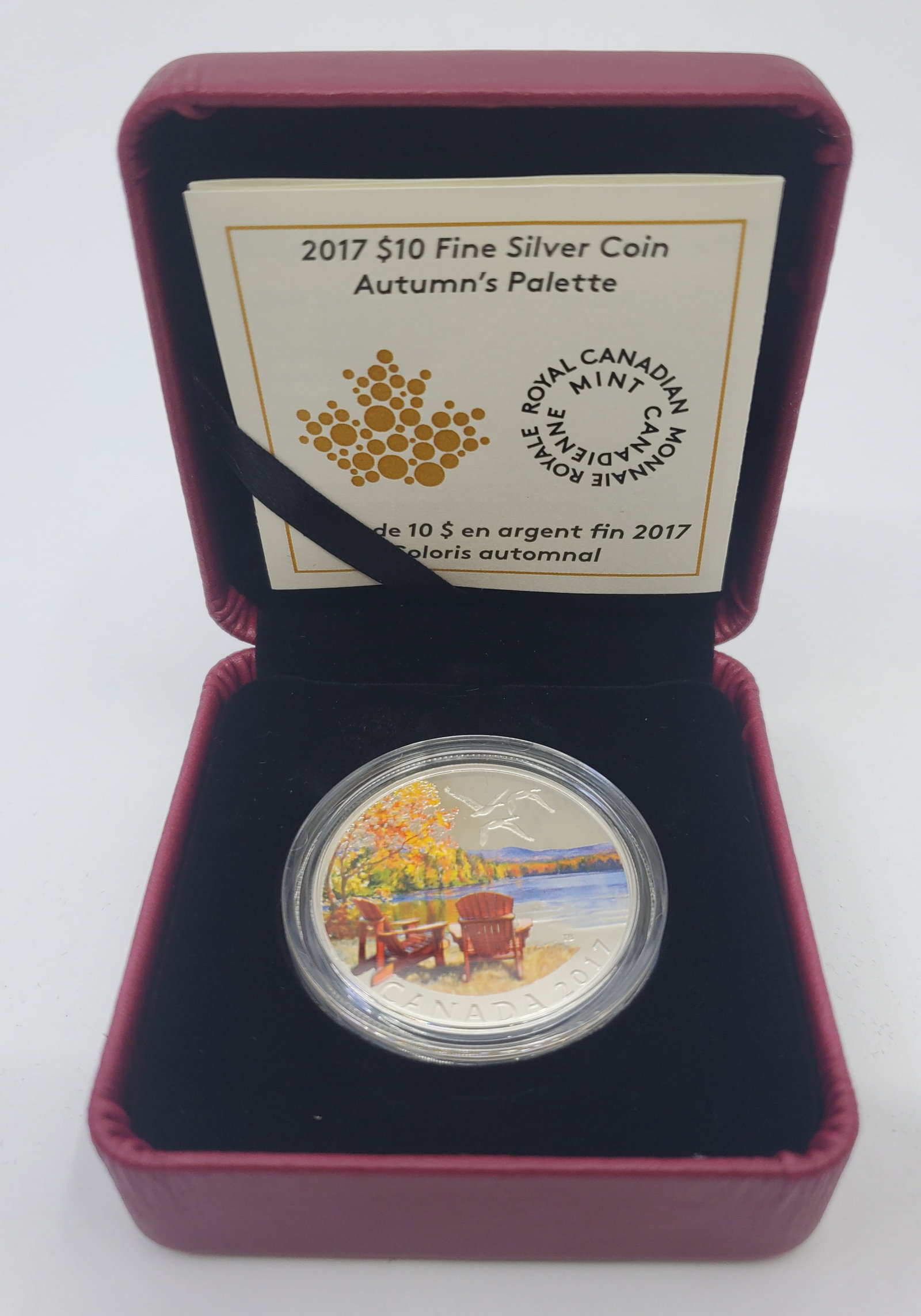2017 $10 Fine Silver Coin, Autumn's Palette: RCM 10$ Canadian Fine Silver Coin, 99,99 Pure silver 15,87 g Limited Edition : 02981/15000In it's original box with Paper