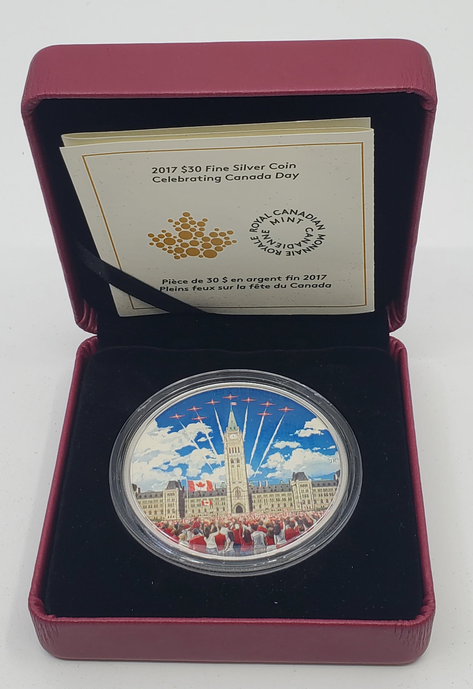 2017 $30 Fine Silver Coin Celebrating Canada Day: RCM 30$ Canadian Fine Silver Coin, 99,99 Pure silver 62,67 g Limited Edition : 3658/5000In it's original box with Paper