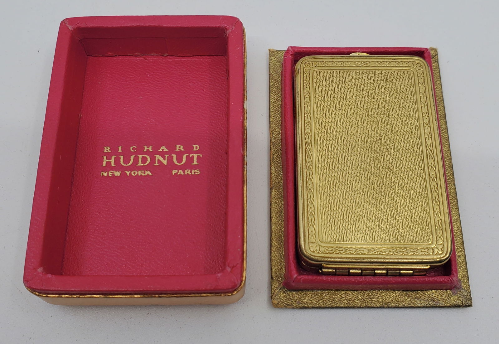 Vintage Art Deco Richard Hudnut CARMEEN DUBARRY Compact (1 of 9)