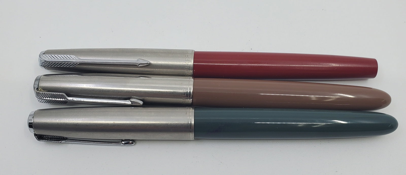 Set of 3 Parker Fountain Pen: Including : Parker 51 Red Foutain pen, Parker Green Fountain Pen, Parker brownish fountain pen