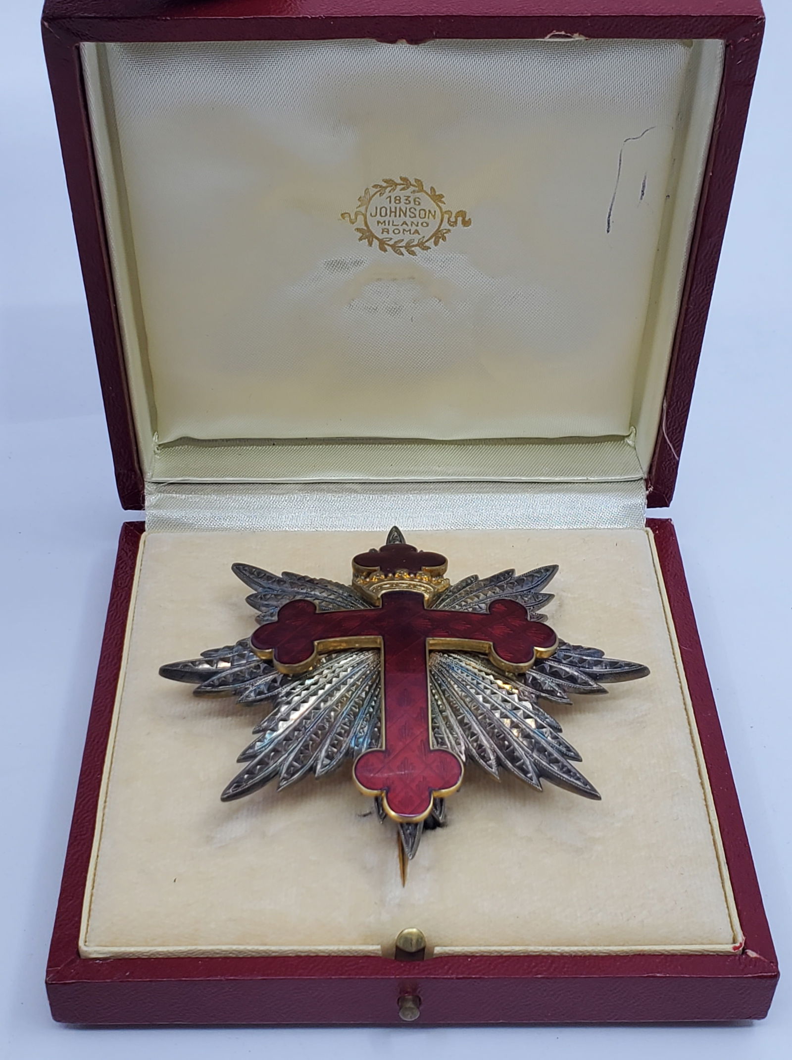 Order of Saint George of Carinthia Breast Star, in Case: As new. 80 x 83 mm.