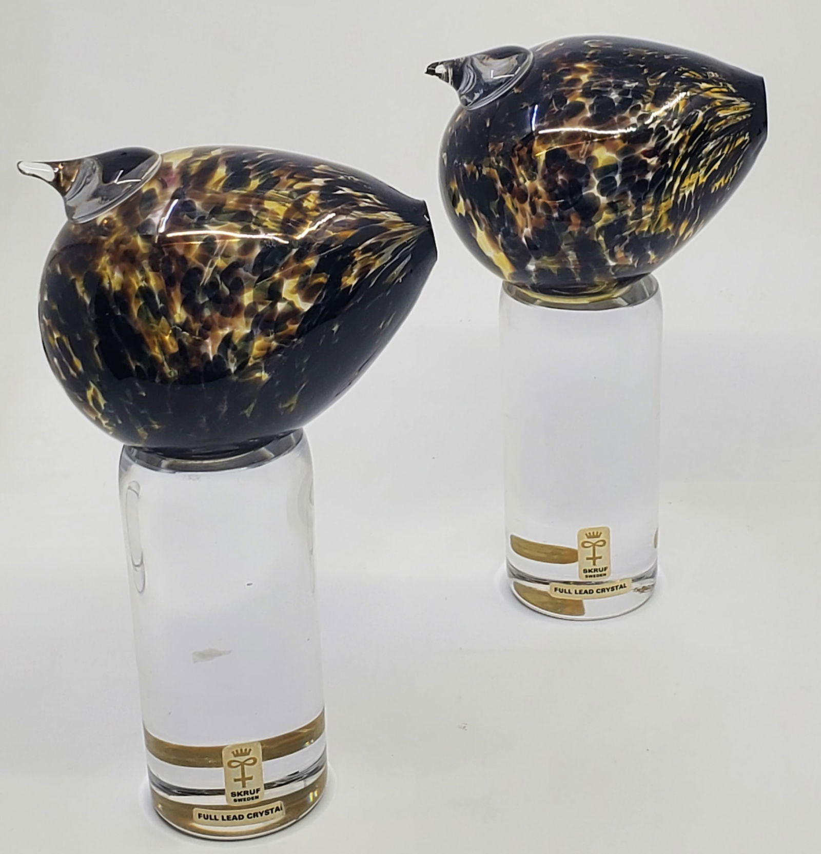 Vintage Bengt Edenfalk Pair of Crystal Bird Scultures: Made in Sweden by SKRUF. Full lead crystal. 45 mm diameter at the base, 10 cm wide, and 17.5 cm high. Fully as new, no chips or scratches.