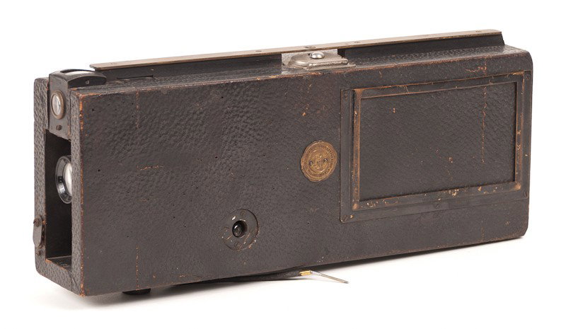 Roll Film Camera with Velostigmat Lens: Roll Film Camera with Velostigmat Lens (Serial No. 585), Manufactured by Vicamphoto Appliance Corporation in Philadelphia, PA. Provenance: The Kaprelian Camera Collection, Philadelphia, PA.