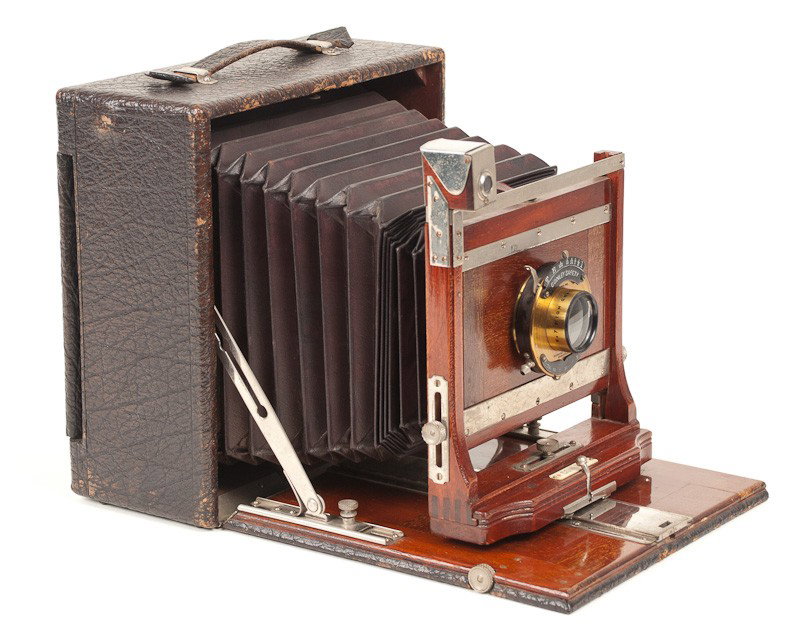 Conley Folding Plate Camera : Conley Folding Plate Camera with 5x7 High Grade M Metrical Lens and Conley Safety Shutter. Manufactured by Conley Camera Company in Rochester, Minnesota. Provenance: The Kaprelian Camera Collection, P