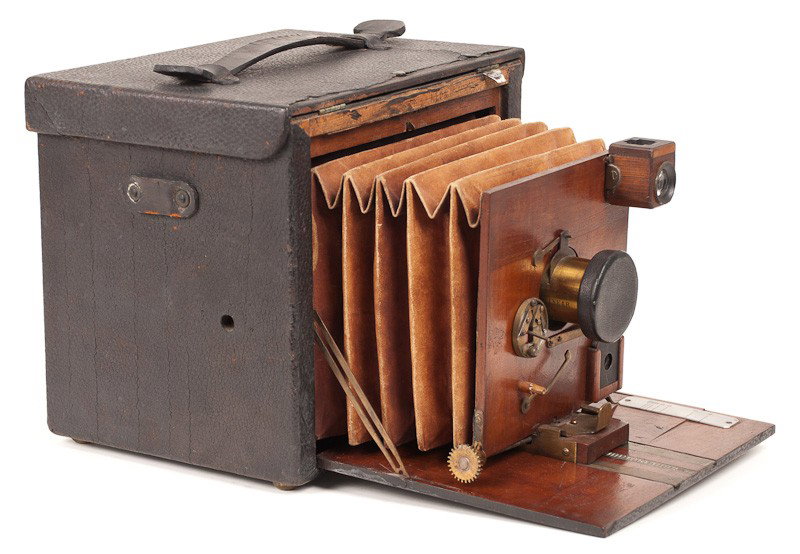 Late 19th Century Folding 5x7 Plate Camera: Late 19th Century Folding 5x7 Plate Camera with Brass Lens by A.S. Aloe & Co. in St. Louis, MO. Provenance: The Kaprelian Camera Collection, Philadelphia, PA.