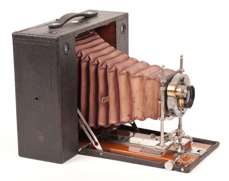 Kodak No. 5 Cartridge Model E Camera : Kodak No. 5 Cartridge Model E Camera with Voigtländer Lens and Shutter. Manufactured by Eastman Kodak Co. in Rochester, NY. Provenance: The Kaprelian Camera Collection, Philadelphia, PA.