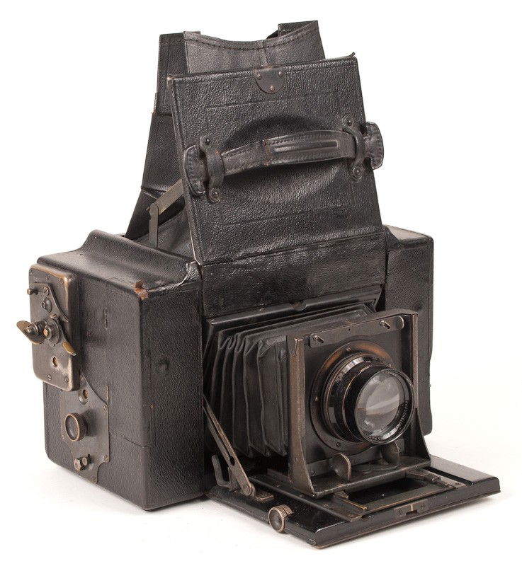 Graflex 3A Roll Film Camera: Graflex 3A Camera with Curtain Aperture and Bausch & Lomb Tessar Lens. Manufactured By Folmer & Schwing Division of Eastman Kodak Co. in Rochester, NY. Provenance: The Kaprelian Camera Collection, Phi