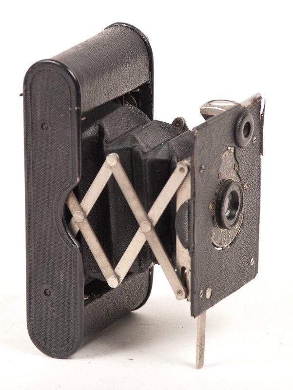 Kodak Vest Pocket Autographic Roll Film Camera : Kodak Vest Pocket Autographic Camera (Serial No. 154662) with Ball Bearing Shutter. Manufactured by Eastman Kodak Co. in Rochester, NY. Provenance: The Kaprelian Camera Collection, Philadelphia, PA.