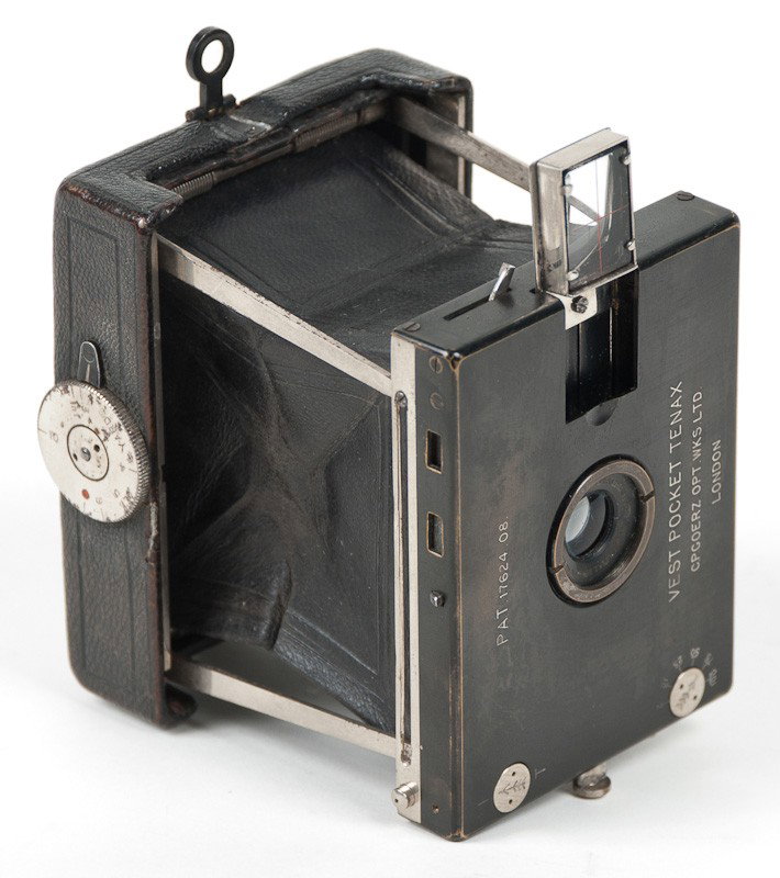 Vest Pocket Tenax Roll Film Camera : Vest Pocket Tenax Camera with Dagor III Lens. Manufactured by C. P. Goerz Optical Works Ltd. in London, England. Provenance: The Kaprelian Camera Collection, Philadelphia, PA.