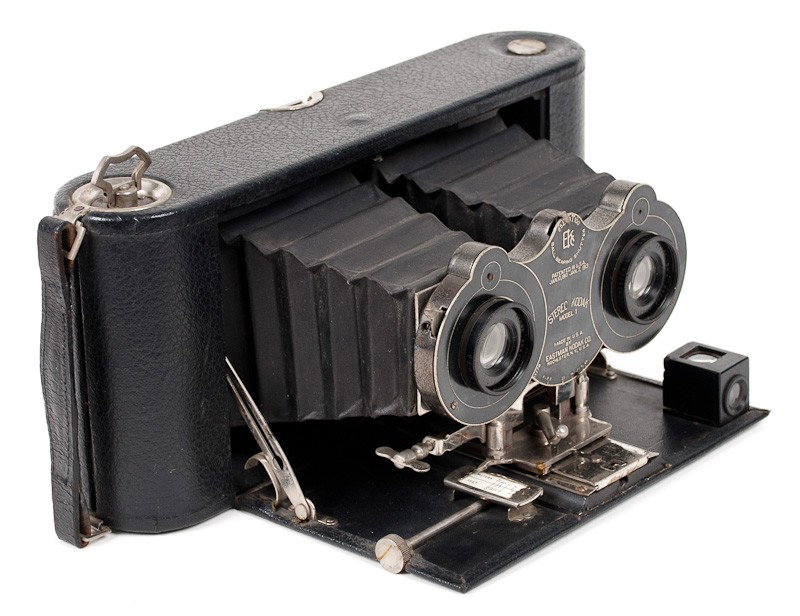 Kodak Stereo Roll Film Camera Model 1 : Kodak Stereo Camera Model 1 with Kodak Anastigmat Lenses. Manufactured by Eastman Kodak Co. in Rochester, NY. Provenance: The Kaprelian Camera Collection, Philadelphia, PA.