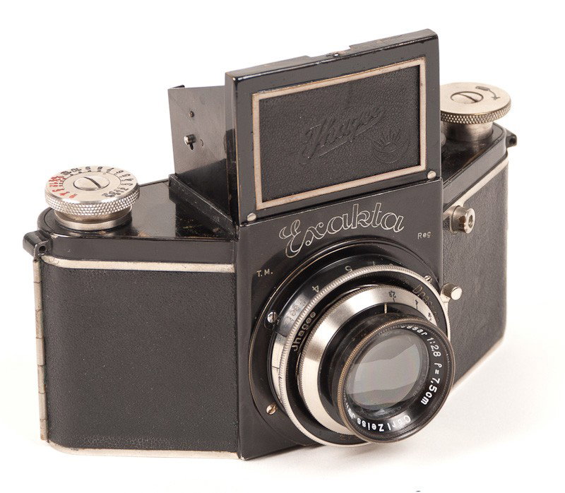 Ihagee Exakta Film Roll Film Camera : Ihagee Exakta Film Camera (Serial No. 422743) with Carl Zeiss Jena Tessar Lens. Manufactured by Ihagee Kamerawerk Steenbergen & Co. in Dresden, Germany. Provenance: The Kaprelian Camera Collection, Ph
