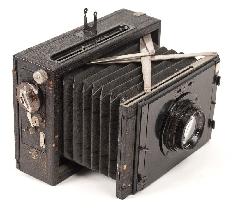 Contessa Nettel Press Camera : Contessa Nettel Press Camera (Serial No. 31639) with Carl Zeiss Jena Series Ic Lens. Manufactured in Germany. Provenance: The Kaprelian Camera Collection, Philadelphia, PA.