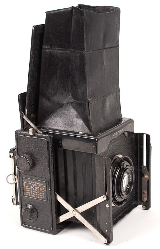 Ernemann Folding Reflex Plate Camera: Ernemann Folding Reflex Camera with Carl Zeiss Jena Tessar Lens. Manufactured by Ernemann-Werke A.G. in Dresden, Germany. Provenance: The Kaprelian Camera Collection, Philadelphia, PA.