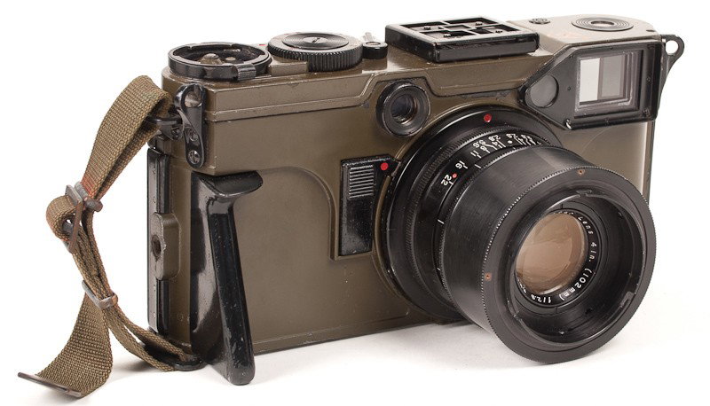 U.S. Army Signal Corps KS-6 (1) Camera Set: U.S. Army Signal Corps KS-6 (1) Camera Set (Serial No. 32). Including a KE-4 70mm Roll Film Camera with (2) Kodak Ektar Lenses (102mm and 205mm), Flash Unit, Filters and Film with a Metal Halliburton 