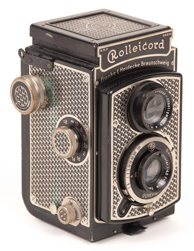 Rolleicord I Model 1 "The Art Deco Rollei" : Rolleicord I Model 1 "The Art Deco Rollei" Twin Lens Reflex, 120 Roll Film Camera (Serial No. 011021) with Compur Shutter and Zeiss Triotar Lens. Manufactured by Franke & Heidecke in Braunschweig, Ger