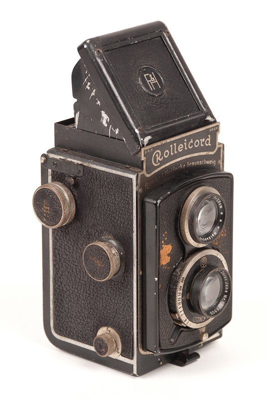 Early Rolleicord, Twin Lens Reflex, 120 Roll Film : Early Rolleicord, Twin Lens Reflex, 120 Roll Film Camera (Serial No. 064269) with Compur Shutter and Zeiss Triotar Lens. Manufactured by Franke & Heidecke in Braunschweig, Germany. Provenance: The Kap