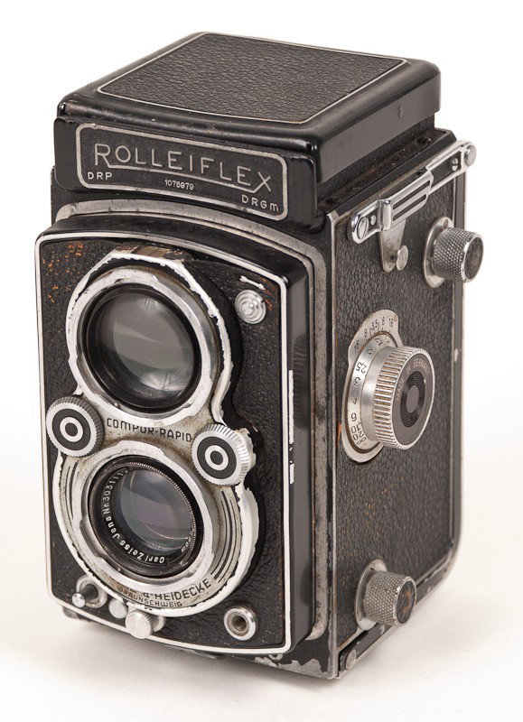 Rolleiflex Automat Twin Lens Reflex Roll Film Camera: Rolleiflex Automat Twin Lens Reflex Roll Film Camera (Serial No.1075979) with Zeiss Tessar Lens and Compur-Rapid Shutter. Manufactured by Franke & Heidecke in Braunschweig, Germany. Provenance: The Ka