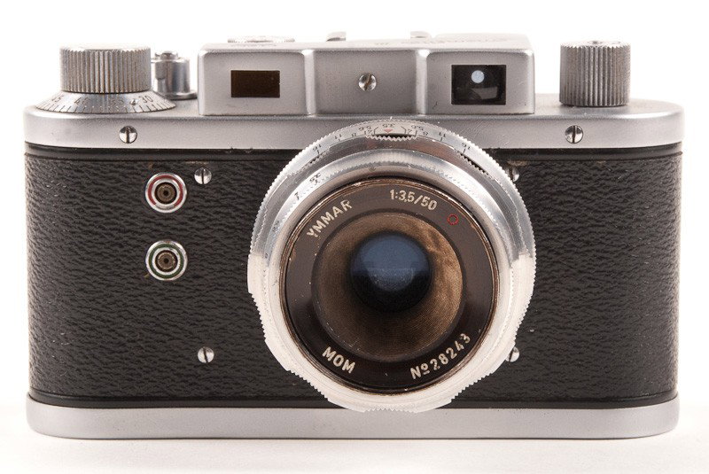 MOM Mometta II Roll Film Camera : MOM Mometta II Roll Film Camera (Serial No. 607090) with Ymmar f/3.5 50mm Lens. Provenance: The Kaprelian Camera Collection, Philadelphia, PA.