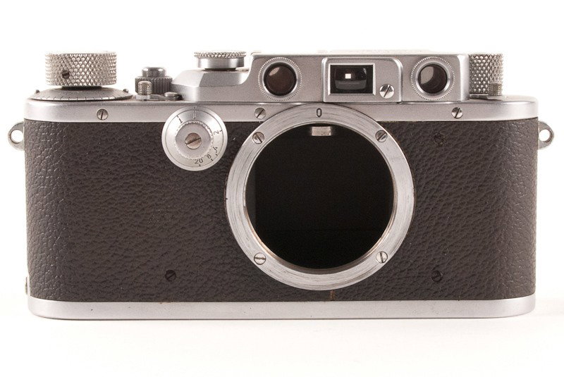 Leica III B Camera Body: Leica III B Camera Body (Serial No. 280121). Manufactured by Ernst Leitz in Wetzlar, Germany circa 1938-46. Provenance: The Kaprelian Camera Collection, Philadelphia, PA.
