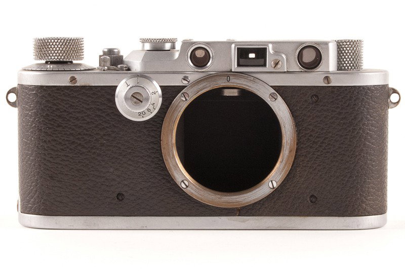 Leica IIIa Camera Body: Leica IIIa Camera Body (Serial No. 203781). Manufactured by Ernst Leitz, Wetzlar, Germany. Provenance: The Kaprelian Camera Collection, Philadelphia, PA.