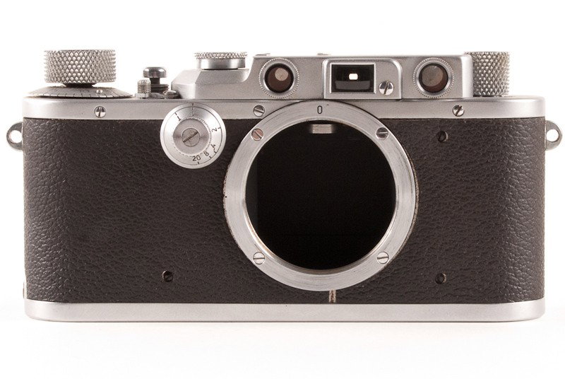Leica IIIa Camera Body with IIIb top: Leica IIIa Camera Body with IIIb top (Serial No. 255799). Manufactured by Ernst Leitz in Wetzlar, Germany. Provenance: The Kaprelian Camera Collection, Philadelphia, PA.