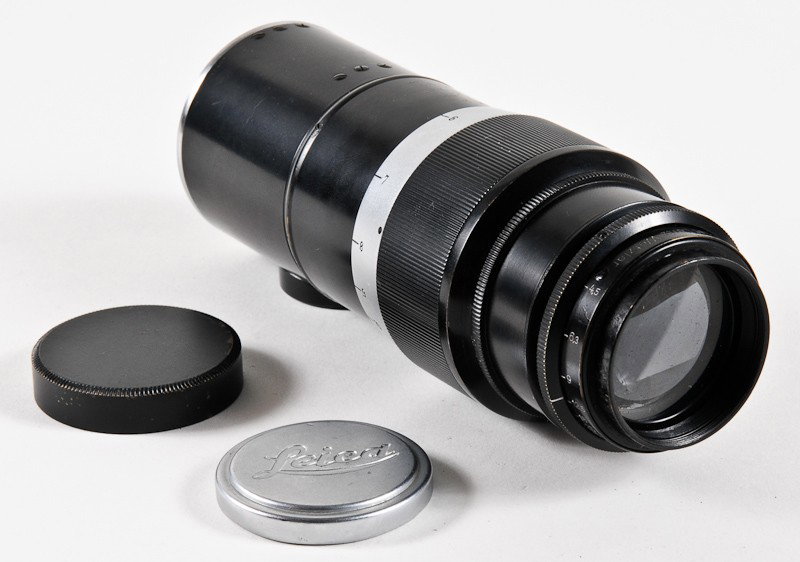 Hektor f/4.5 13.5cm Leica Screw-Mount Lens: Hektor f/4.5 13.5cm Leica Screw-Mount Lens (Serial No. 441073), Black. Manufactured by Ernst Leitz in Wetzlar, Germany. Provenance: The Kaprelian Camera Collection, Philadelphia, PA.