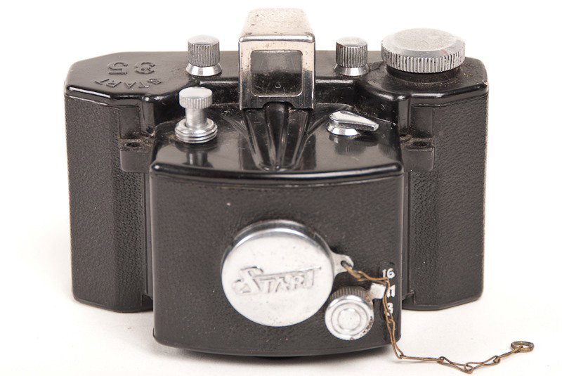 Start 35 Subminiature Bakelite Camera with Leather case - 3