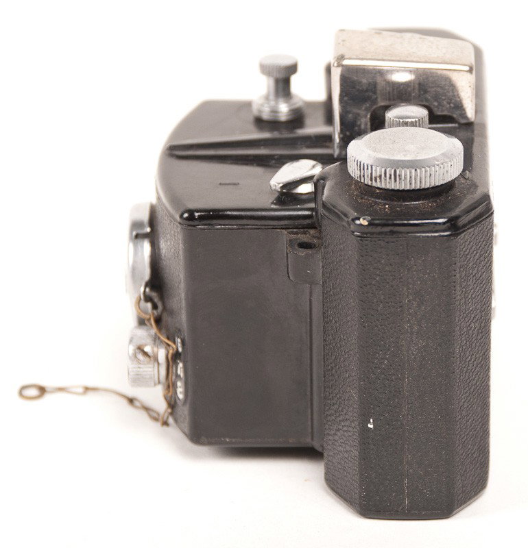Start 35 Subminiature Bakelite Camera with Leather case - 6
