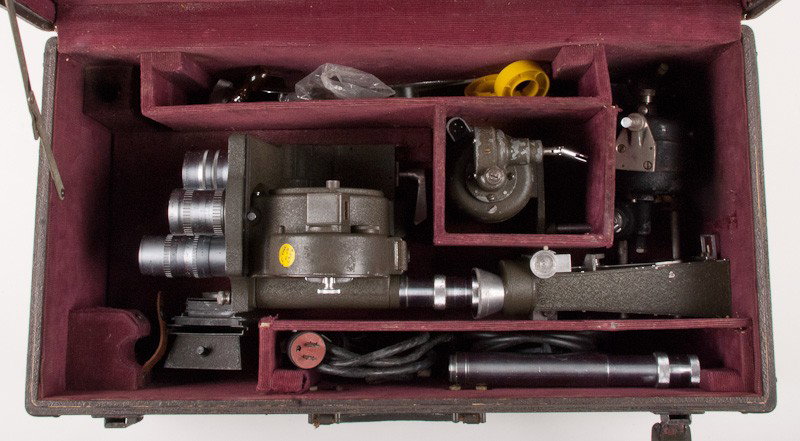 US Military Issue Bell & Howell 16mm 70-J Movie Camera - 10