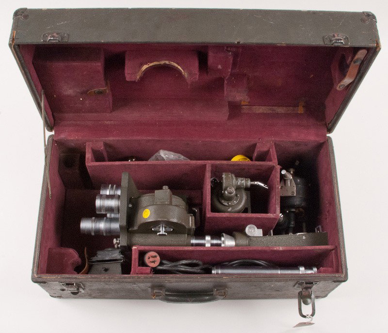 US Military Issue Bell & Howell 16mm 70-J Movie Camera - 9