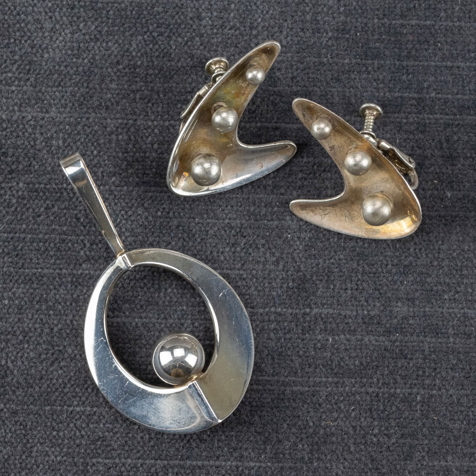 Sigi Pineda Silver Earring Pair and Alton Silver Pendant (1 of 7)