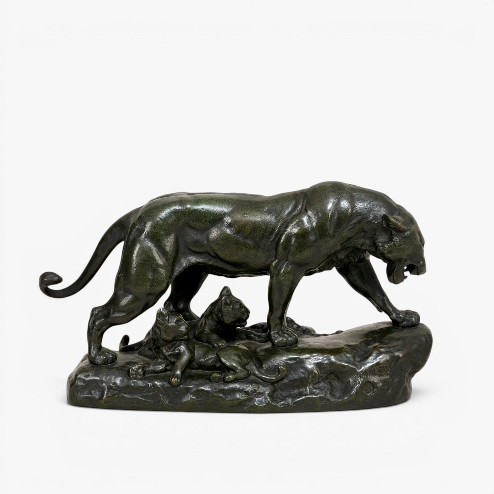 Bronze Lioness with Cubs (1 of 11)