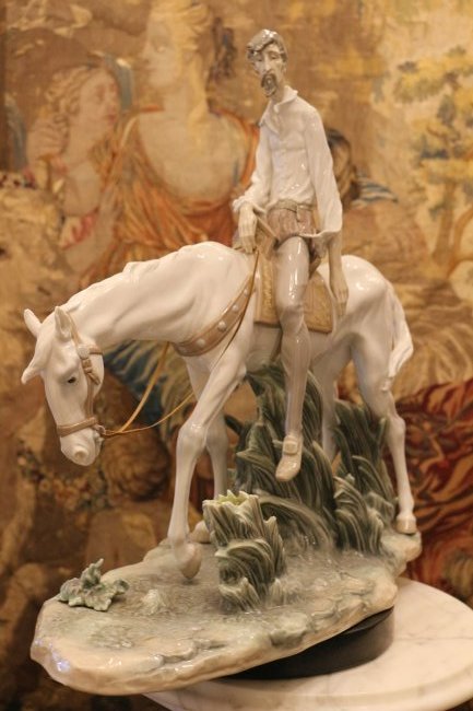 LARGE LLADRO SIGNED DON QUIXOTE PORCELAIN FIGURE (1 of 9)
