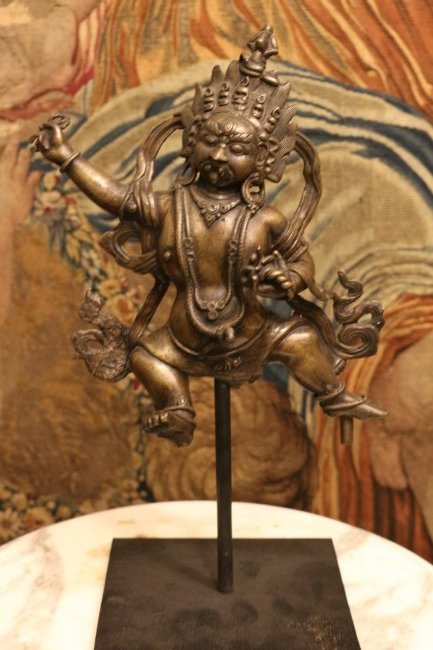 EARLIER ANTIQUE CHINESE SINO TIBETAN BRONZE FIGURE (1 of 4)