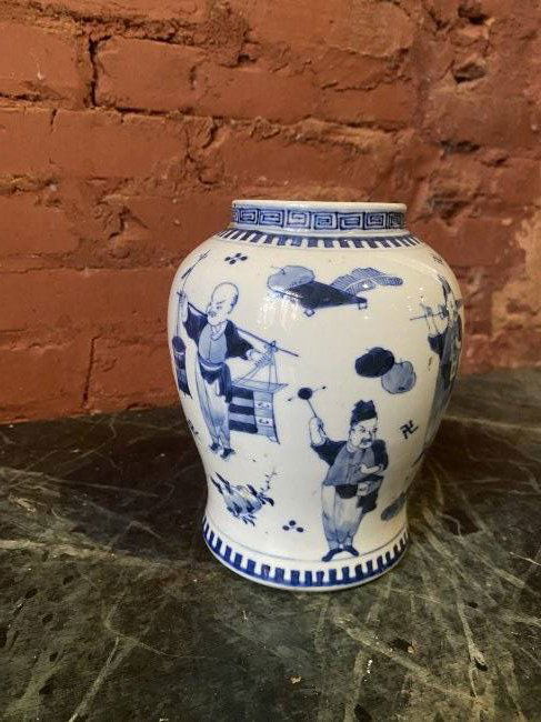 Fine antique chinese Kangxi porcelain vase (1 of 2)
