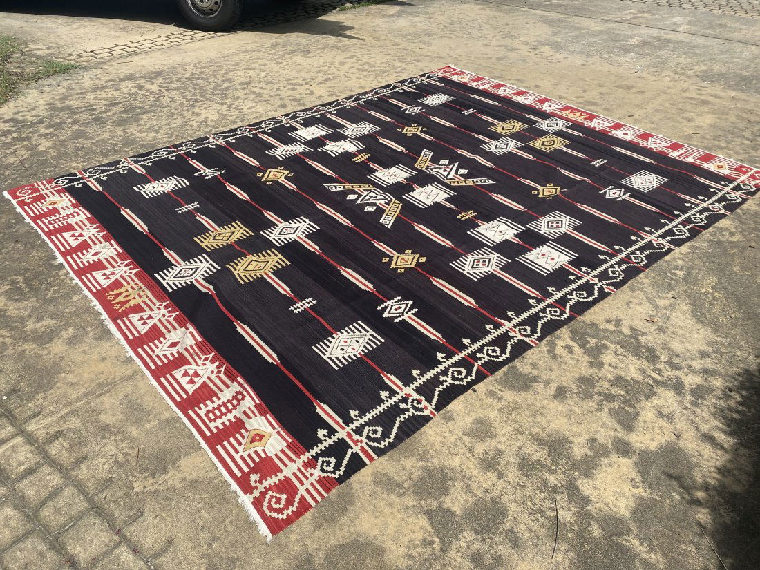 Antique American Indian rug Navajo? (1 of 4)