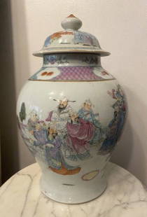 Fine Antique Chinese Vase Qing dynasty marked: Very fine antique chinese Qing dynasty vase. Signed. Old hairline