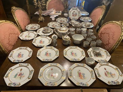 Extremely rare Set of Qianlong Period Chinese Export porcelain 61 pieces: Very rare and quite exceptional Qing Dynasty chinese armorial export porcelain. Comprising of 61 pieces. Bearing the coat of arms of Gordon.