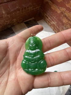 Antique Chinese Qing dynasty Apple green jade Buddha: Fine chinese apple green jade Buddha pendant