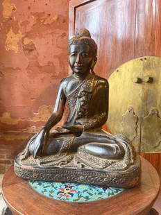 Large Antique 18th/19th century Thai? Carved and lacquer Buddha: Large antique carved wood lacquer Buddha.