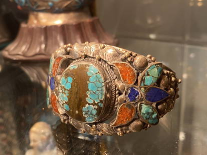 Antique Navajo sterling cuff bracelet turquoise Art Deco: Amazing antique 1920s or 30s American Indian Navajo bracelet sterling silver turquoise. Good vintage condition.