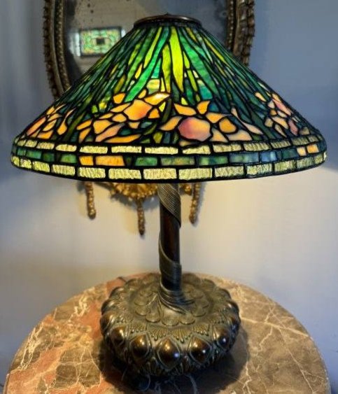 Tiffany Studios Daffodil Art Nouveau lamp (1 of 14)