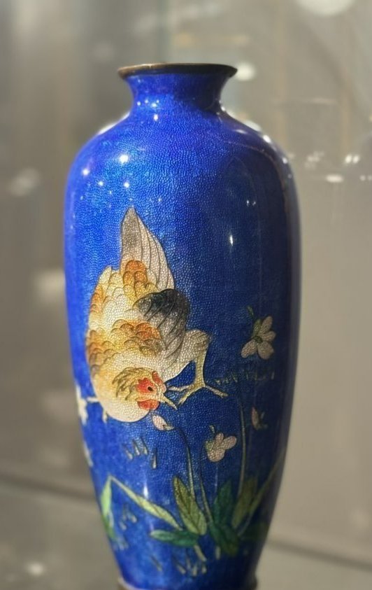 Fine Japanese Meiji period cloisonné vase: Fine Meiji period cloisonné vase signed
