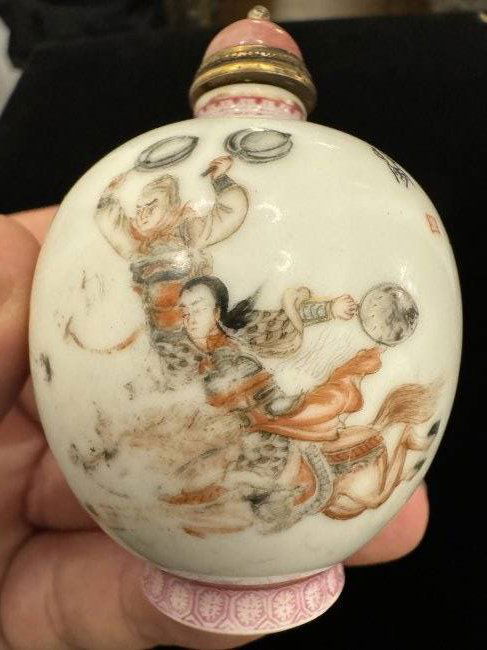 Fine antique Chinese Qing dynasty porcelain snuff bottle (1 of 10)