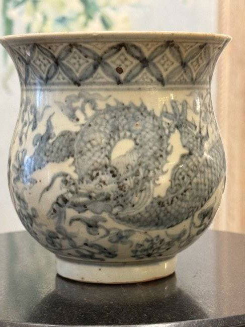 Fine antique Chinese porcelain dragon vase Ming dynasty (1 of 3)