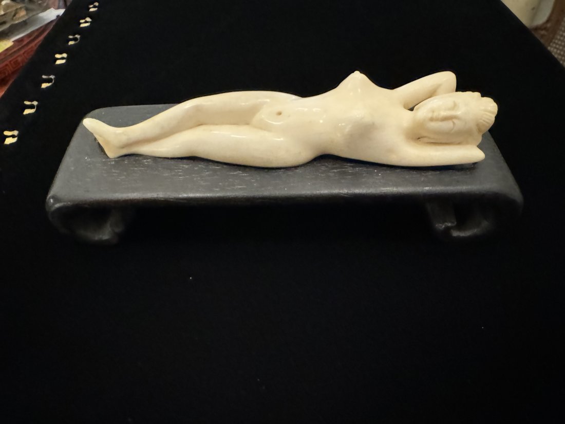 Fine antique Japanese Meiji period carving: Fine antique Japanese Meiji period carvingThe figure is just over 5 inches approximately with the original handcarved stand is 6 inches