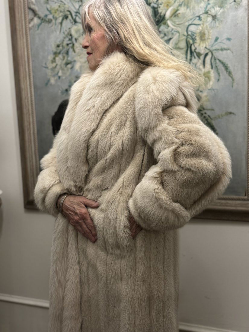 Full length Nordstrom‘s Ladies luxurious White Mink Coat (1 of 5)