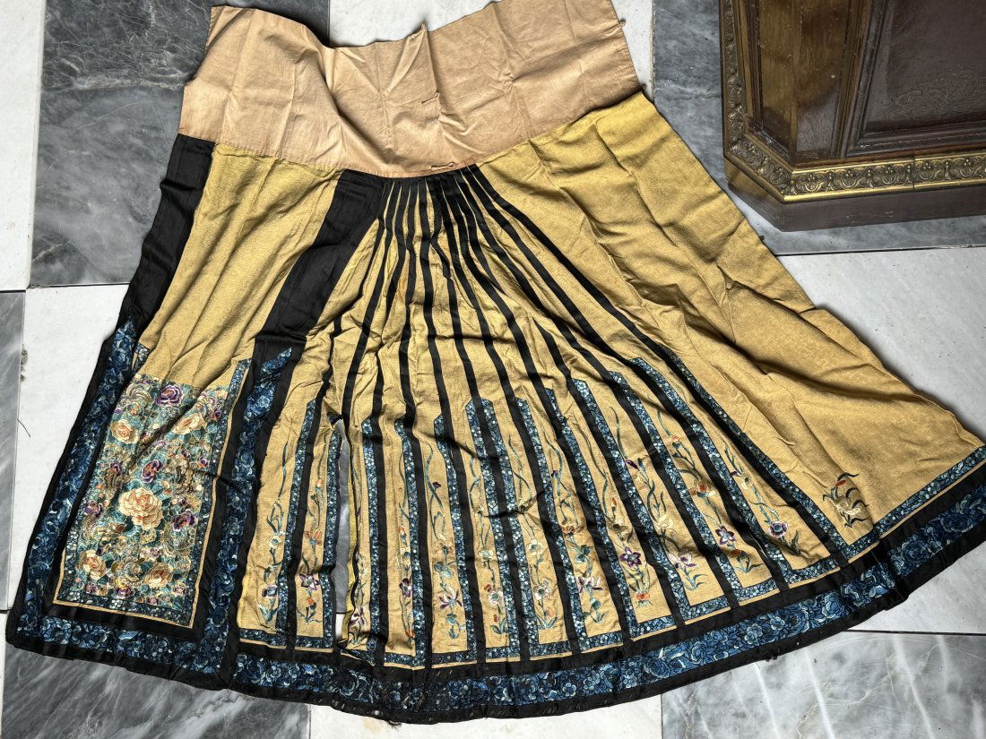 Fine Qing Dynasty SilkRobe skirt (1 of 4)