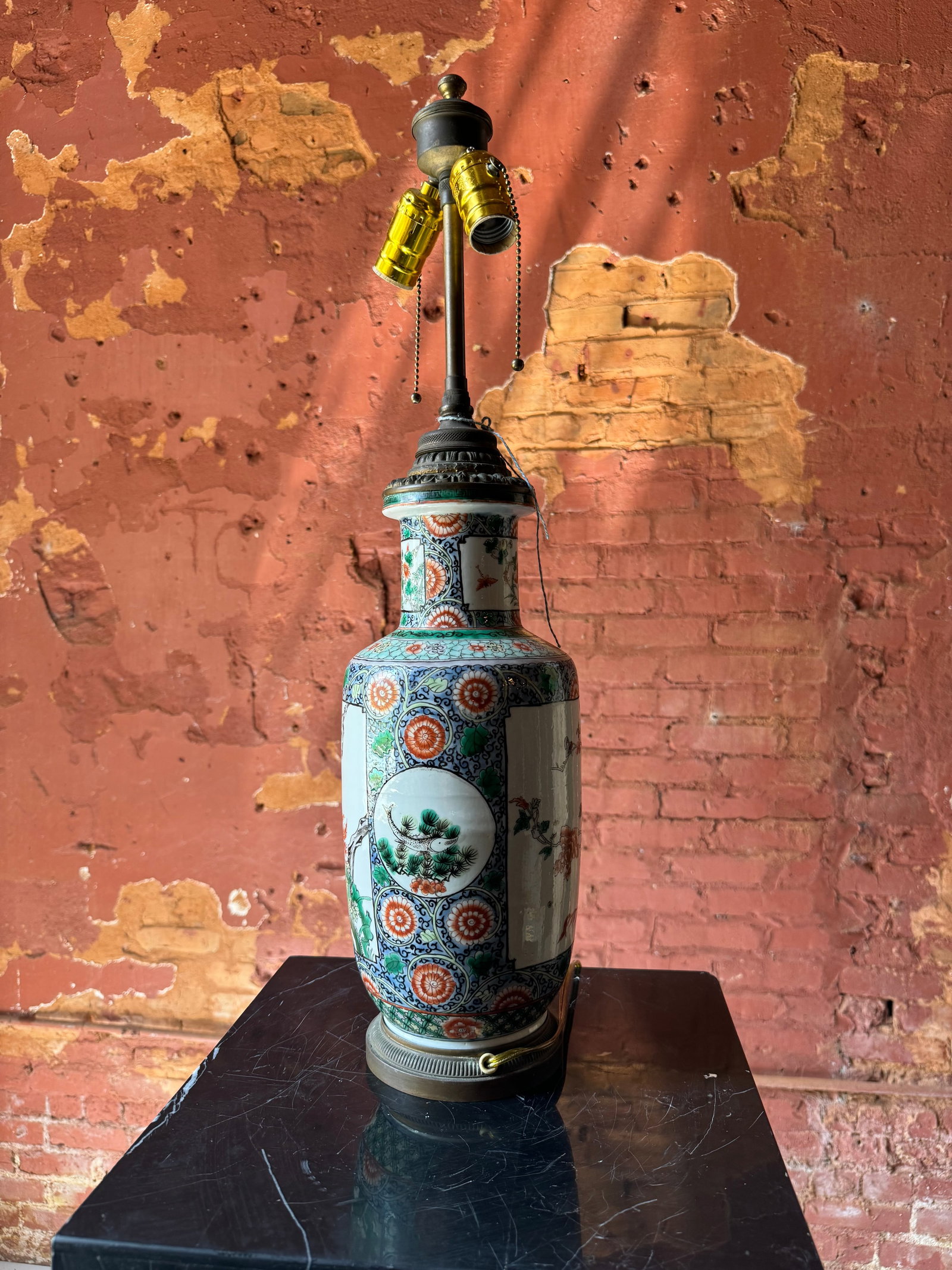 Fine antique Chinese Qing dynasty porcelain vase/lamp: Beautiful antique Chinese Qing dynasty vase made into a lamp early 20th century From an old southern estate